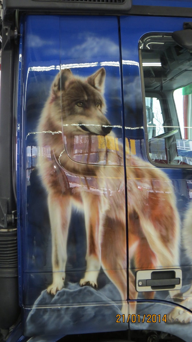 Airbrush mit Wolf an LKW von Autocolor Emmer