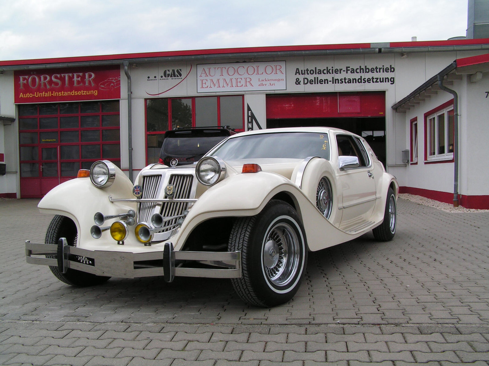 Oldtimer mit weißer Lackierung von Autocolor Emmer